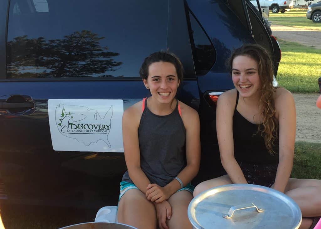 Ava Galgano '20 and Samantha Forbes '20 on the 2019 cross-country EMHS Discovery learning trip. Read more at easternmennonite.org/discovery
