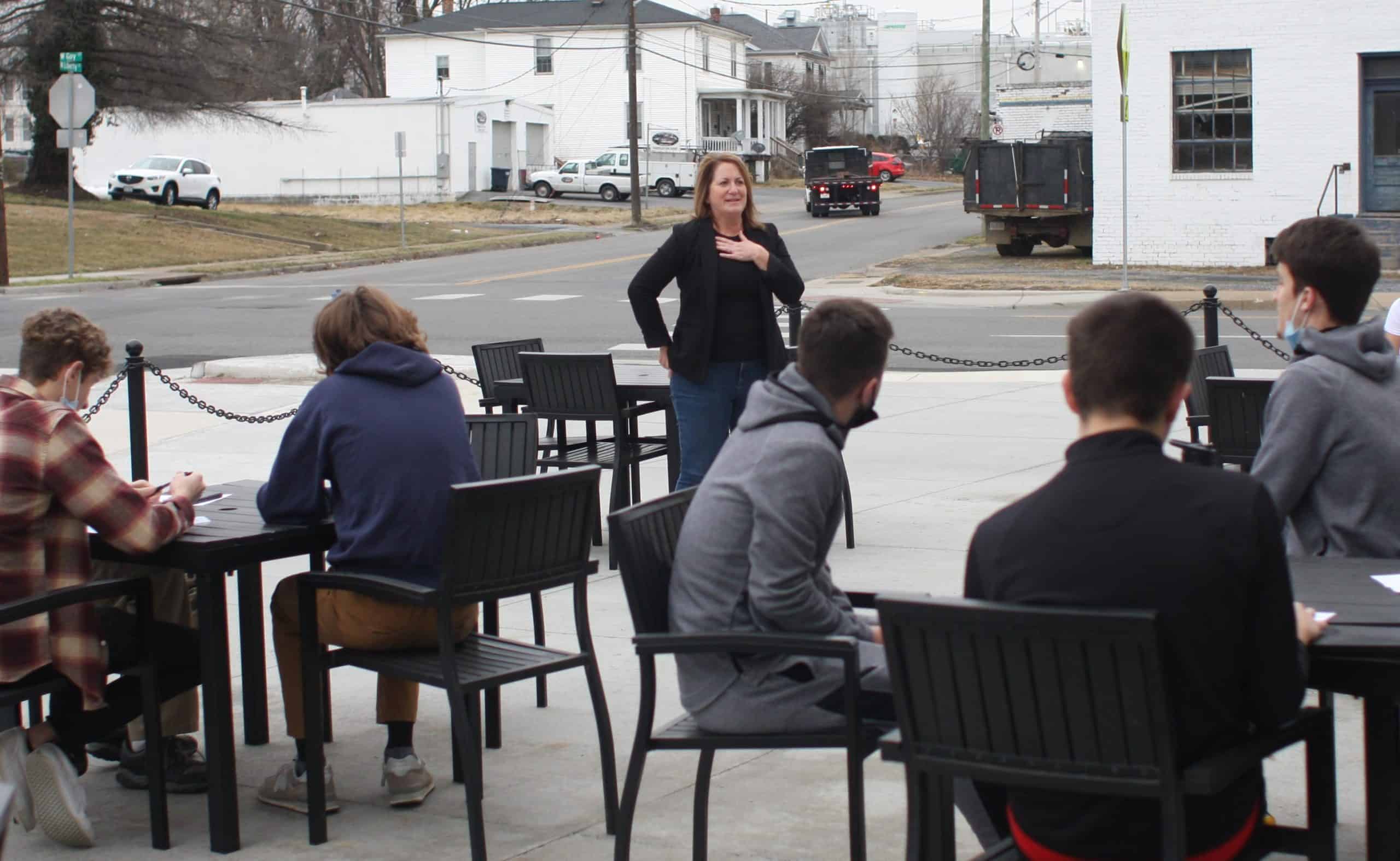 Kirsten Moore '89, talks with EMS leadership students outside of Magpie