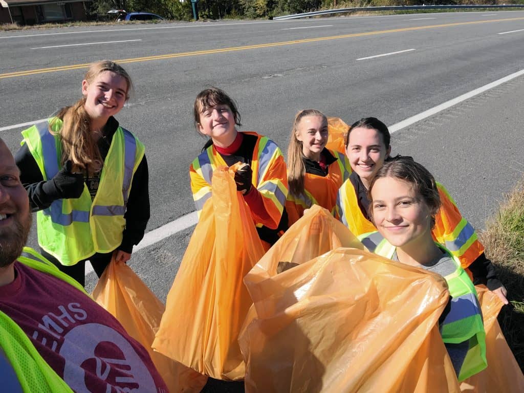 We Serve (Interact Rotary) Club helping to clean up the roadways