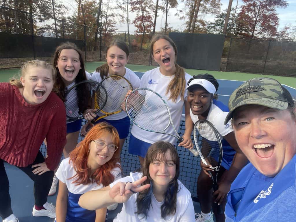 Jennifer Young with girls varsity tennis, 2022
